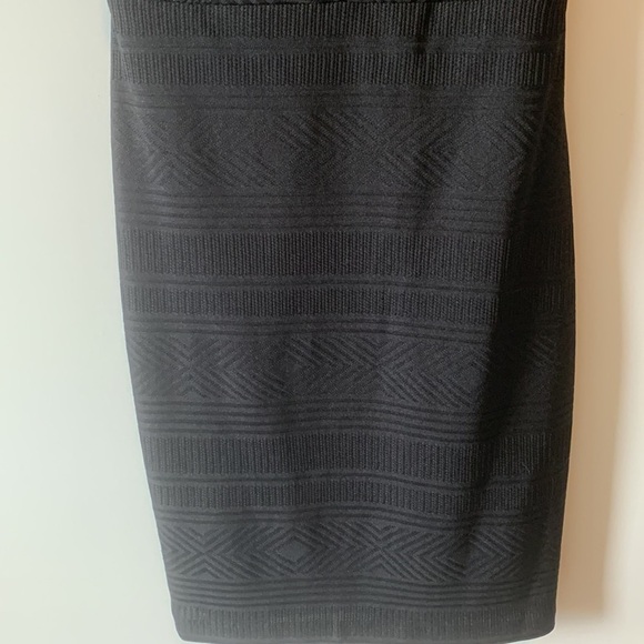 New! Guess Black Aztec Design Bodycon Dress Size 2 - Picture 4 of 16